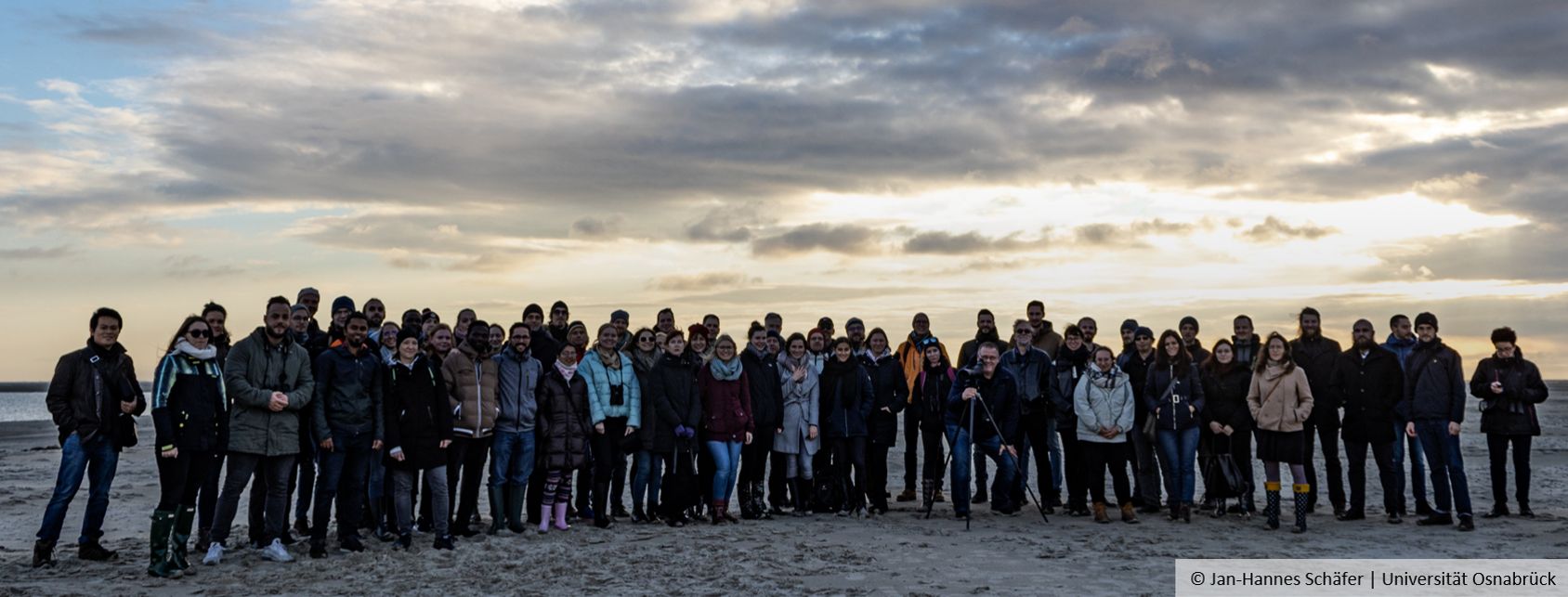 Gruppenfoto der IRTG-Klausurtagung auf Borkum, © Jan-Hannes Schäfer | Universität Osnabrück Gruppenfoto der IRTG-Klausurtagung auf Borkum, © Jan-Hannes Schäfer | Universität Osnabrück