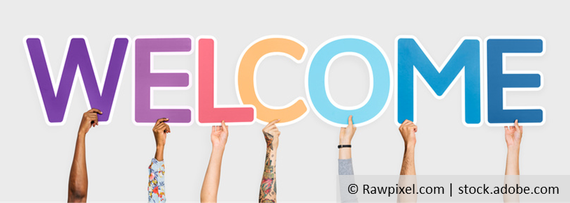 Hände halten Buchstaben hoch, die das Wort "Welcome" bilden, © Rawpixel.com | stock.adobe.com